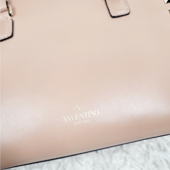 Valentino Garavani Vitello rockstud leather small bag in taupe/tan EUC - Picture 5 of 16